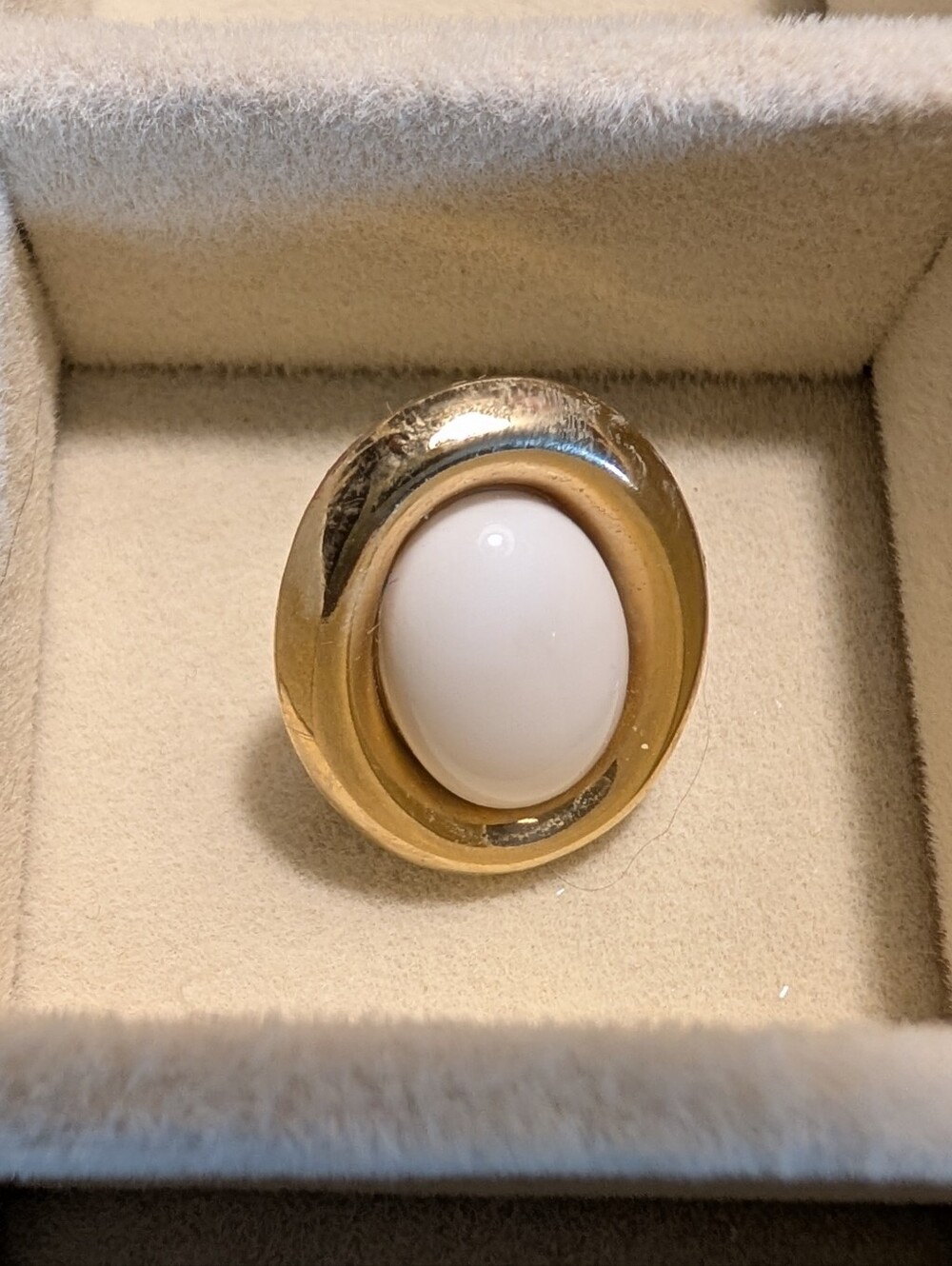 Gold-Tone Brooch with White Oval Centre - Small